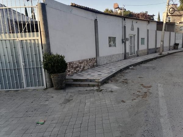 TERRENO CON ÁREA TECHADA DE 190m2 Y PISO DE CONCRETO IDEAL PARA BODEGA