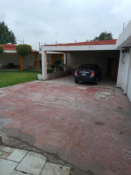 Casa con alberca y espacios amplios