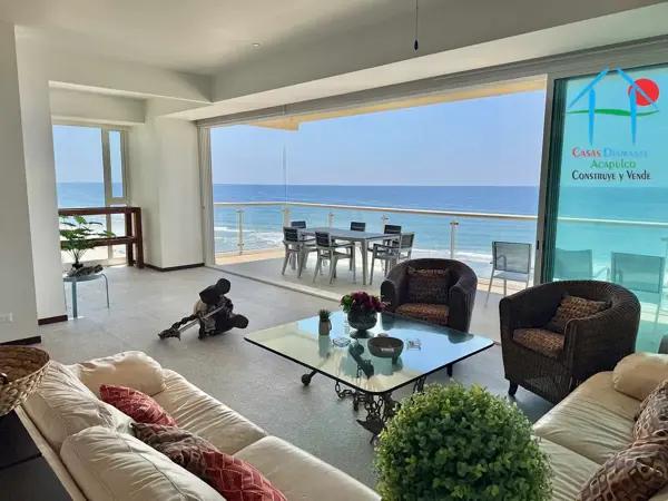 Departamento de playa en venta con 3 recámaras y terraza con vista al mar
