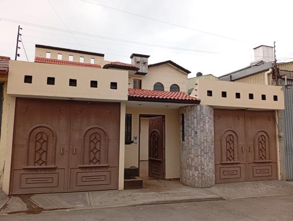 CASA SÚPER UBICADA A 1 CUADRA DE LAS TORRES CERCA ESTACIÓN ZINACANTEPEC TREN INTERURBANO, UAEM Y TEC