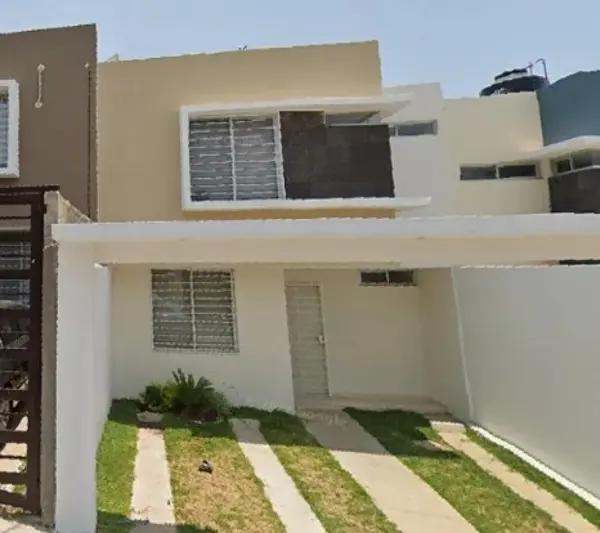 CASA A LA VENTA EN RESIDENCIAL TERRALTA SALTILO COHAUILA YQH