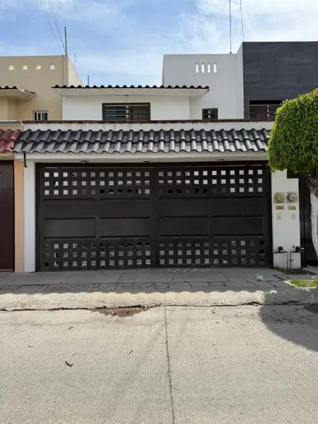 CASA EN RENTA EN LA COLONIA LOS MURALES