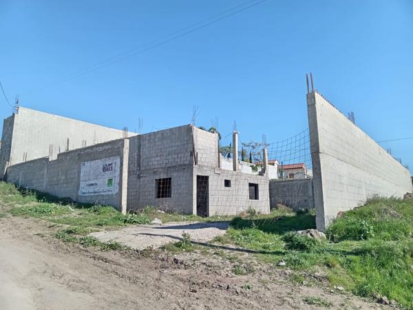 Terreno en Rosarito cerca de acceso principal con obra negra lista para proyecto | 400 m²