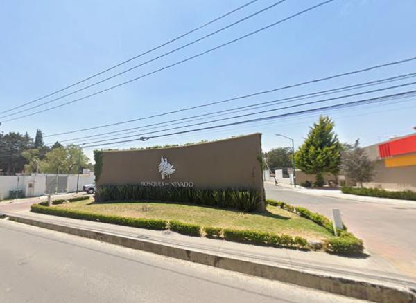 Casa en Venta en Fraccionamiento Bosques del Nevado, Zinacantepec Edo Mex.