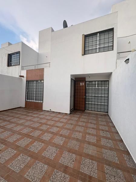 CASA AMUEBLADA EN RENTA FRACC CON ALBERCA