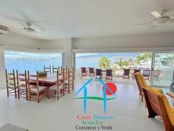Departamento con 4 recámaras y terraza con vista a la bahía de Acapulco