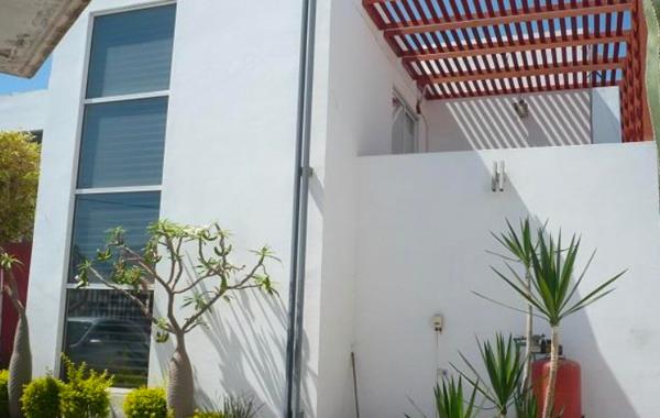 Oficinas en Venta en la Colonia Estrella sobre Calzada Abastos