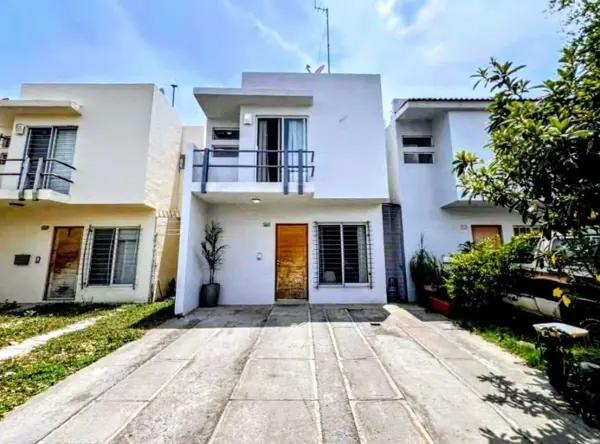 Casa en Venta en Jardines de las Fuentes, Zapopan, con 3 Recámaras y Cochera para 2 Autos