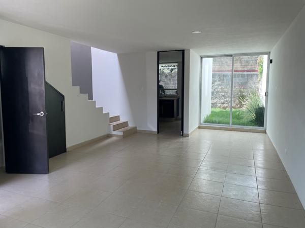 Casa en Venta en Cuautlancingo con Cocina Integral y Jardín