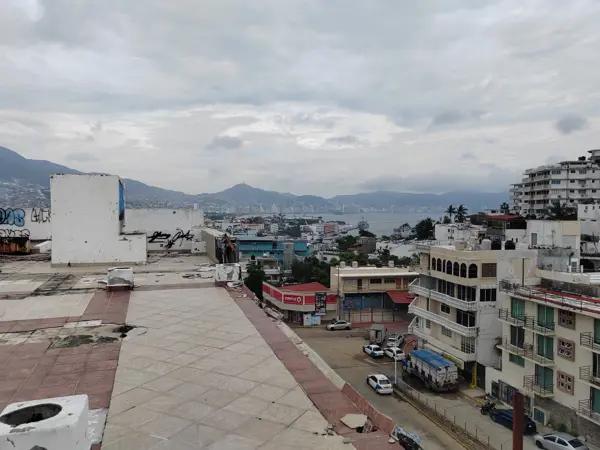 EDIFICIO EN LA QUEBRADA