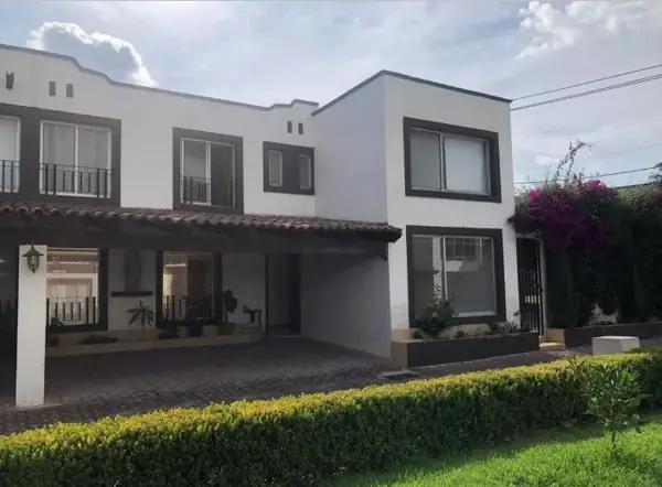 HERMOSA CASA RESIDENCIAL LAS PALMAS  SN JORGE METEPEC