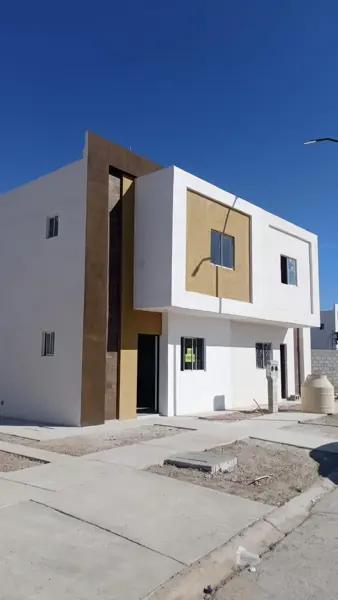 CASA EN MONTEREAL CON TERRENO EXCEDENTE CASA EN MONTEREAL CON TERRENO EXCEDENTE