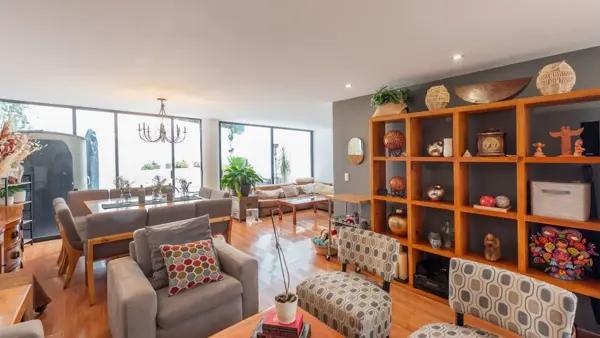 Casa de 2 Niveles en Cerrada Tranquila | Olivar de los Padres | 4 Recámaras | 3 Estacionamientos