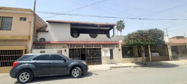 Casa en Venta en Colonia Los Nogales, Torreón - 4 Recámaras y 2 Baños Casa en Venta en Colonia Los Nogales, Torreón - 4 Recámaras y 2 Baños