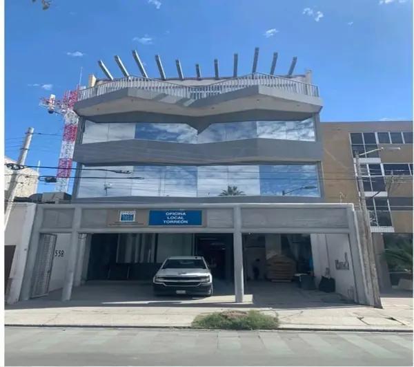 Edificio Comercial en Renta en el Centro de Torreón con Espacios Amplios y Facilidades de Acceso