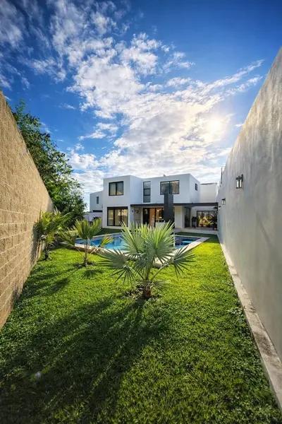 CASA EN VENTA PRIVADA CON 35 PANELES SOLARES, MERIDA YUCATAN