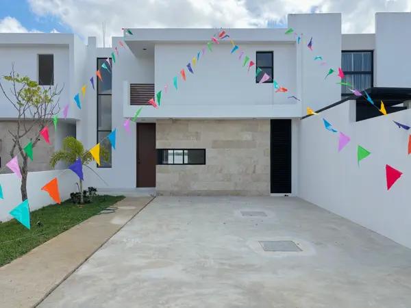 Venta 3  Casas en Dzityá con piscina