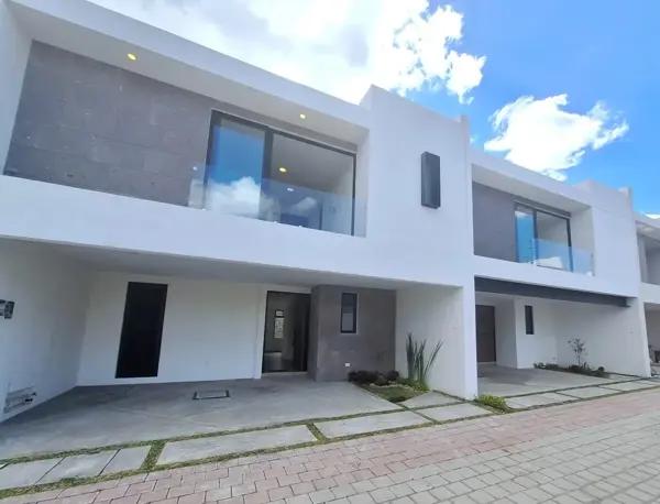 VENTA DE CASA CUAUTLANCINGO, 3 RECAMARAS CON BAÑO, JARDIN, ROOF GARDEN, COCHERA TECHADA PARA 2 AUTOS