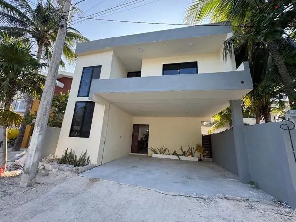 Casa de 4 recámaras en venta en Segunda Fila de Chicxulub