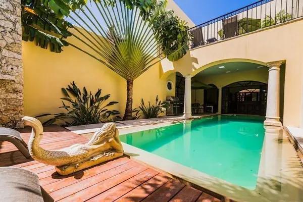 "Casa La Tida" for sale one block from Paseo Montejo "Casa La Tida" for sale one block from Paseo Montejo