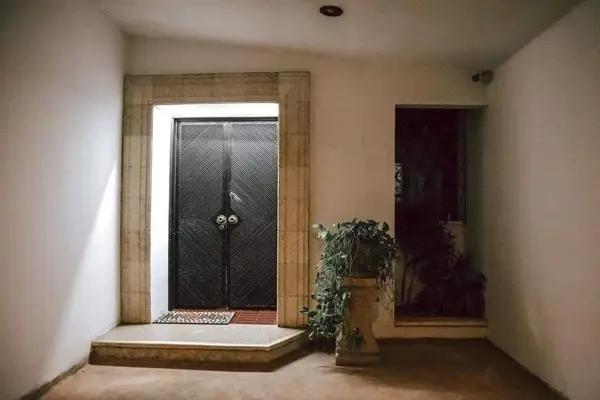 Casa de 5 recámaras en venta a 700 m de la Facultad de Medicina