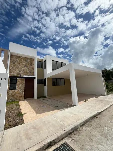 Casa de 4 recamaras en privada al norte de la ciudad