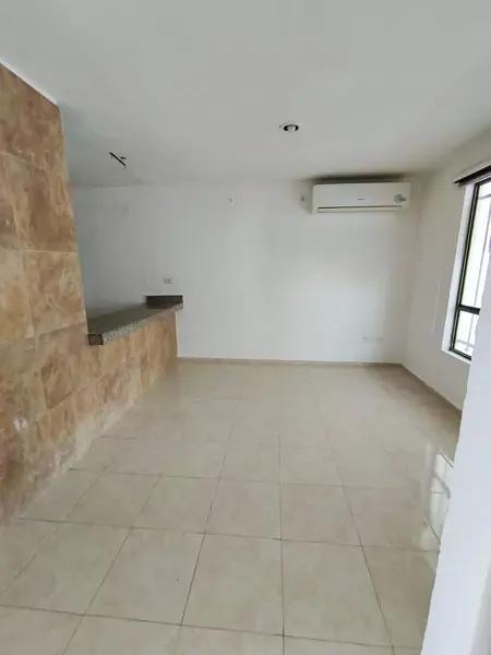 Casa en renta sobre Avenida en Las Américas