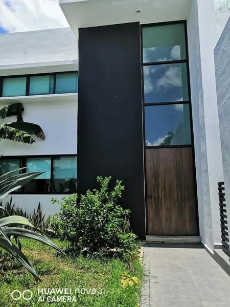 Casa con paneles solares y piscina a unos pasos de City Center Casa con paneles solares y piscina a unos pasos de City Center