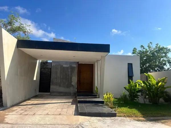 CASA DE UNA SOLA PLANTA DE ENTREGA INMEDIATA EN PRIVADA YAAXLUM