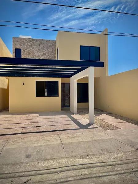Casa de 3 Recámara con Recámara en Planta Baja en Los Pinos, Mérida