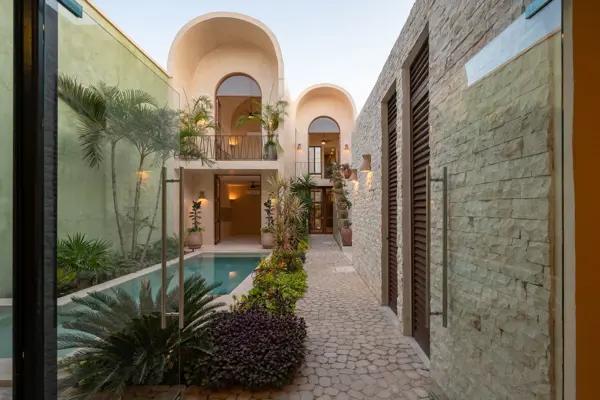 CASA DE 5 RECÁMARAS EN SANTIAGO