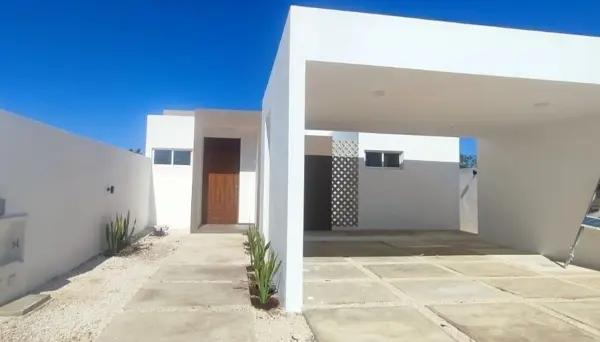 Residencia de lujo con 3 recámaras y alberca en Privada de Cholul Residencia de lujo con 3 recámaras y alberca en Privada de Cholul