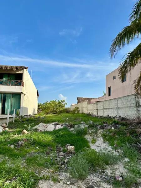 Terreno de 400 m2 en segunda fila de la playa de San Benito