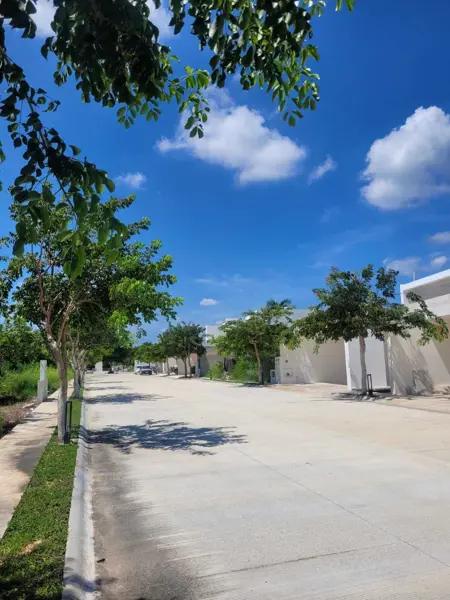 Terreno de 327.55 m2 en venta en privada residencial en Temozón Norte