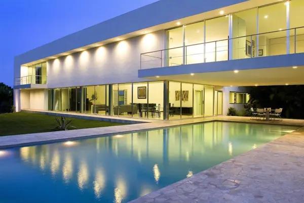 Residencia Minimalista de 2,100m2 en Cholul, Mérida Residencia Minimalista de 2,100m2 en Cholul, Mérida