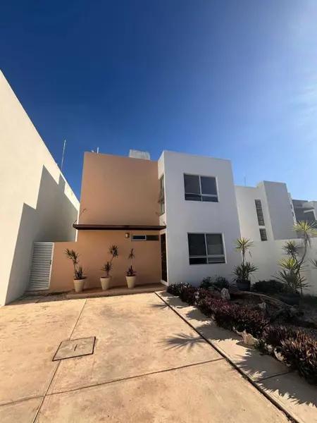 Casa Flora con amplio terreno, en venta, Dzitya