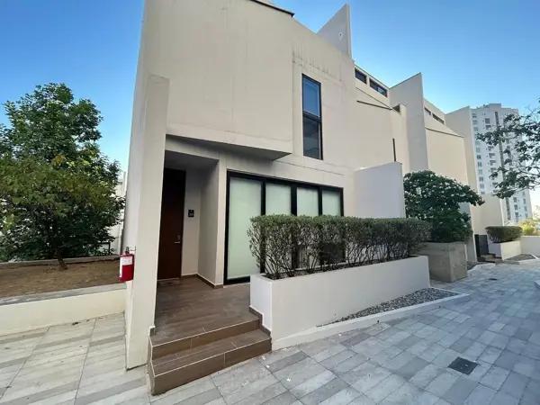 Villa Equipada en Venta Torre NACIÓN, Valle Oriente