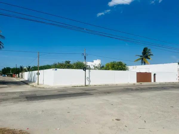VENTA AMPLIO TERRENO EN ESQUINA FRACC. SAN ANTONIO CINTA, MERIDA, YUCATAN.