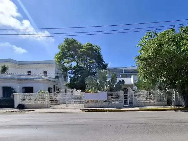 SE VENDE O SE RENTA EXCELENTE EDIFICIO SOBRE AV. COLON, COL. GARCIA GINERES, MERIDA, YUCATAN.
