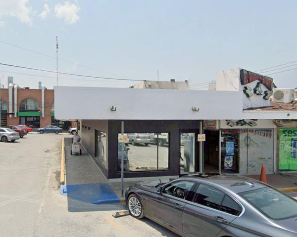 Local en Renta En Plaza en Bosques del Valle, Vasconcelos