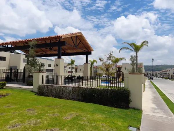 Preciosa casa 
Residencial Alta California 
Tlajomulco