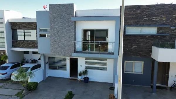 Casa Independiente en Venta en Sendas Residencial, Zapopan, Jalisco