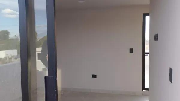 CASA CON JARDIN GRANDE TOOFGARDEB Y 3R con B