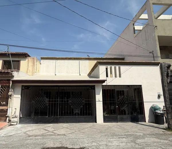CASA EN VENTA EN CONTRY SOL, GPE.