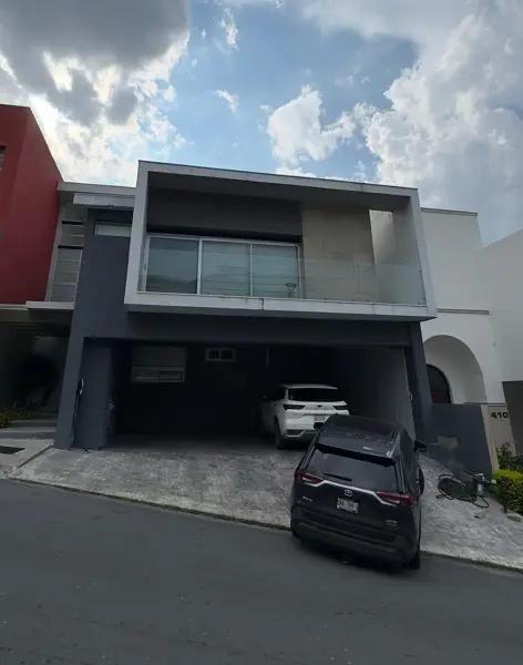 CASA EN VENTA EN LAGOS DEL VERGEL, CARRETERA NACIONAL MTY.