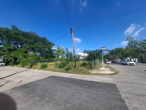 VENTA O RENTA TERRENO SOBRE AV CAMPESTR,E MERIDA, YUCATAN