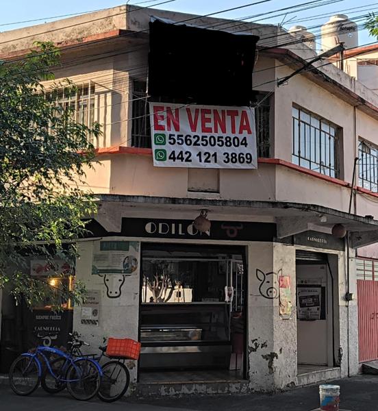 Casa con departamentos y locales en venta en Iztapalapa, Ciudad de México