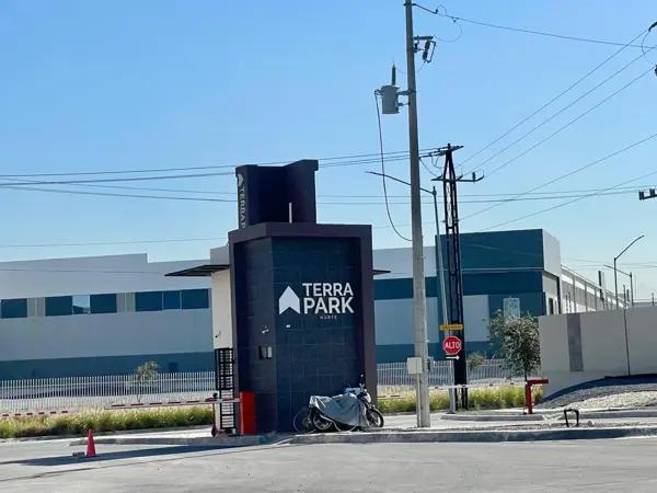 BODEGA NUEVA EN RENTA CON TERRENO CONTIGUO DE 1,000 m² – TERRA PARK NORTE, SALINAS VICTORIA, N.L.