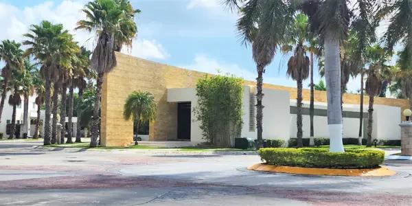 CASA LUJOSA RESIDENCIA EN VENTA, 4 RECAMARAS, REMODELADA, VILLA MAGNA, CANCUN CASA LUJOSA RESIDENCIA EN VENTA, 4 RECAMARAS, REMODELADA, VILLA MAGNA, CANCUN