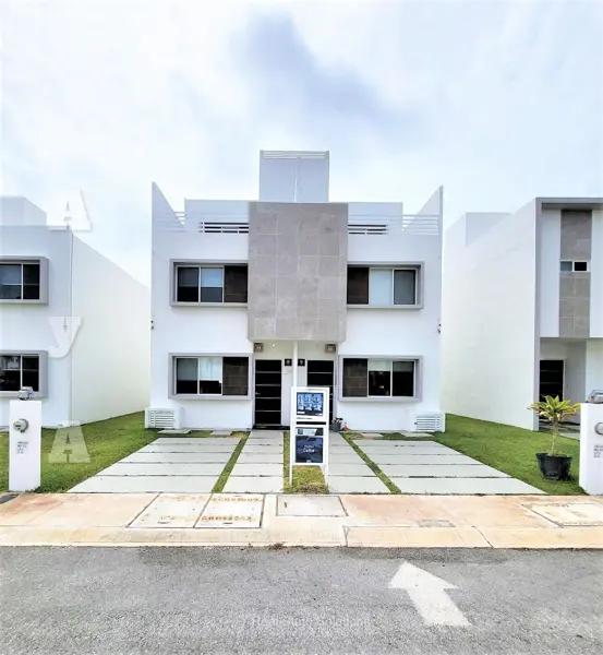 Casa en PRE Venta con 3 Recàmaras, 3 de Niveles, Roof Garden, Jardines Sur 6, Cancùn Casa en PRE Venta con 3 Recàmaras, 3 de Niveles, Roof Garden, Jardines Sur 6, Cancùn
